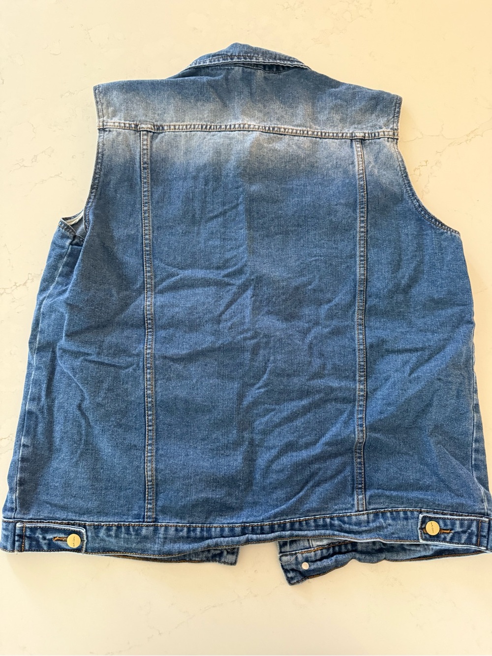 Sleeveless Denim Button-Up Vest in Two-Tone Blue - Picture 4 of 6